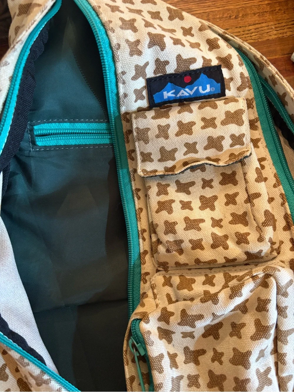 Kavu Beige Clover-Print Sling Bag with Teal Zipper Accents